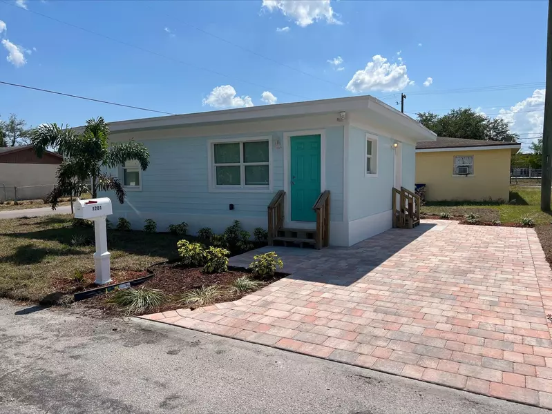 1201 N 16th N CT, Fort Pierce, FL 34950