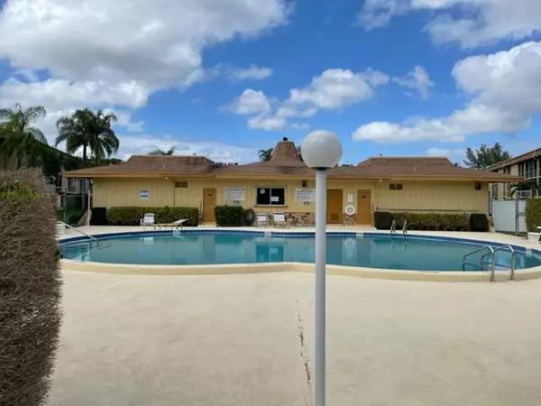 Palm Springs, FL 33461,600 Village Green CT 315