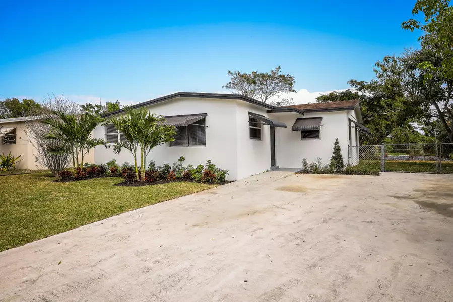 2700 NE 4th ST, Boynton Beach, FL 33435