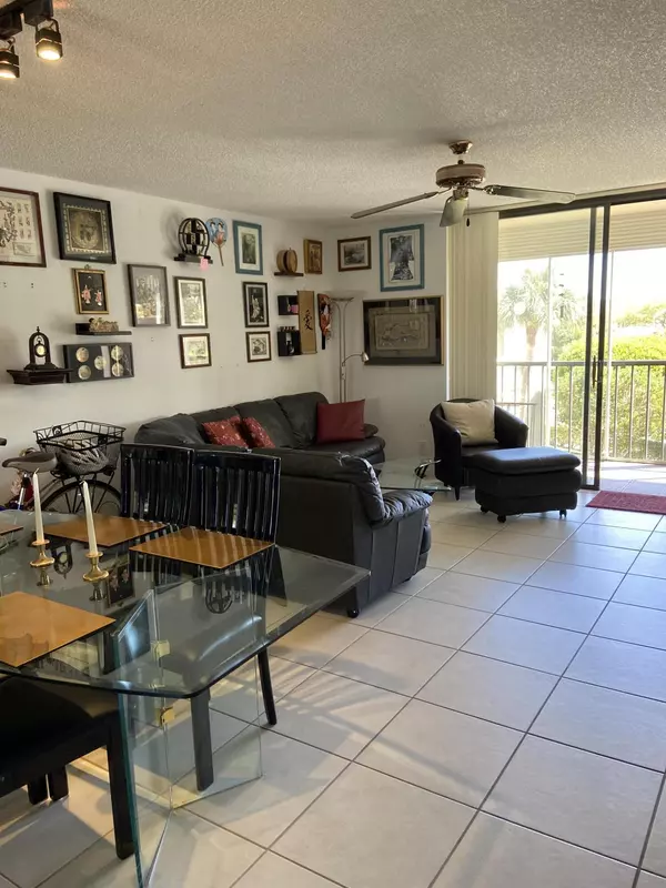 Delray Beach, FL 33484,5340 Las Verdes CIR 323