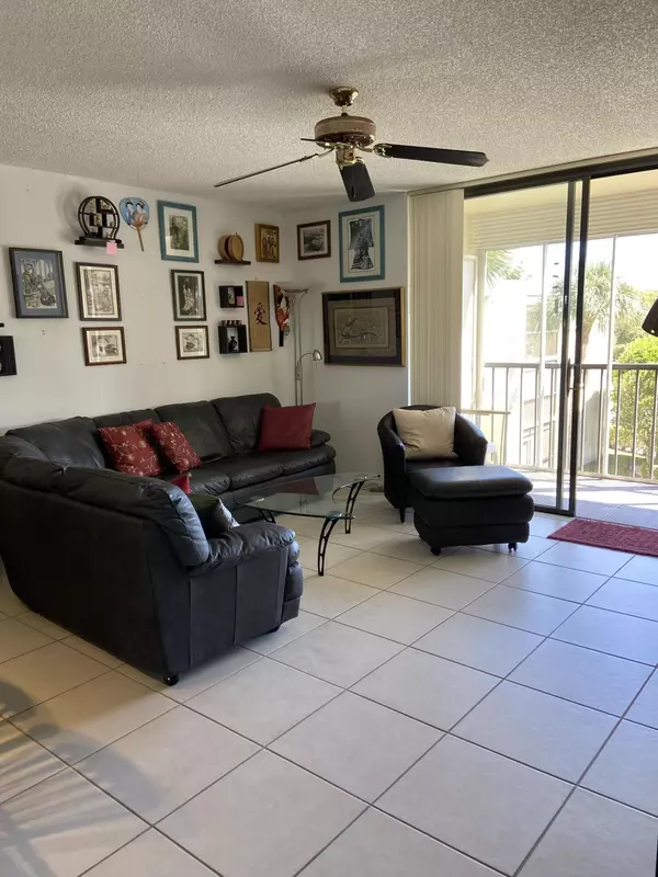 Delray Beach, FL 33484,5340 Las Verdes CIR 323