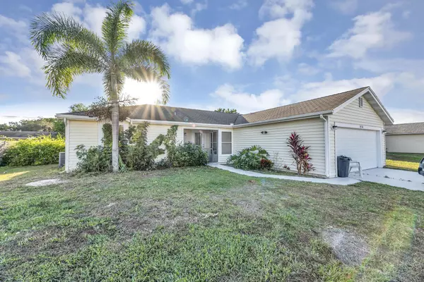 1950 SW Susset LN, Port Saint Lucie, FL 34953