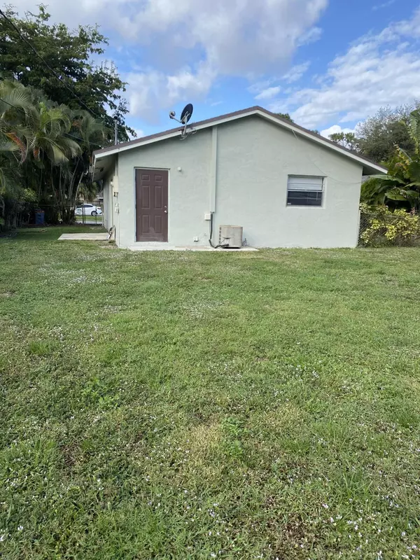 Greenacres, FL 33463,3062 Perry AVE