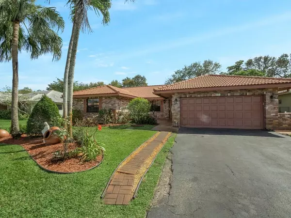 8316 NW 5th ST, Coral Springs, FL 33071