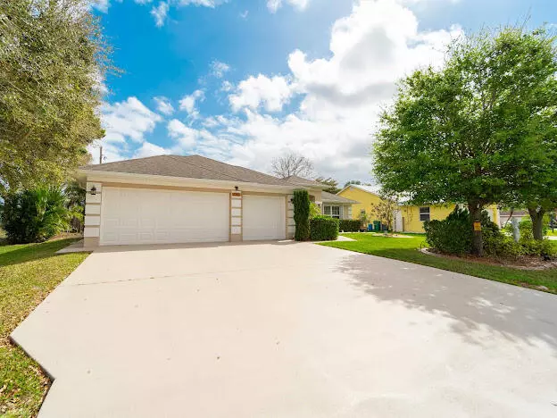 2425 SW Dalpina RD, Port Saint Lucie, FL 34953