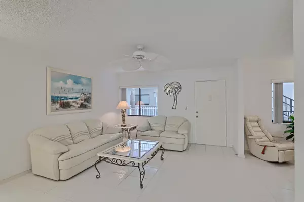 Delray Beach, FL 33484,5100 Las Verdes CIR 214