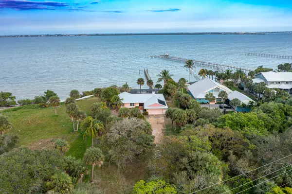 118 N Sewalls Point RD, Sewalls Point, FL 34996