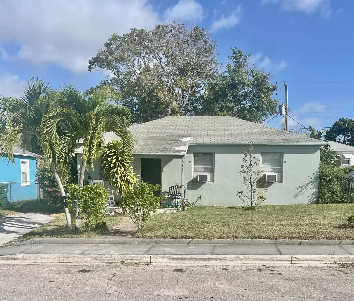 Riviera Beach, FL 33404,832 W 2nd ST