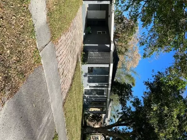 1438 Suwanee Dr DR, West Palm Beach, FL 33409