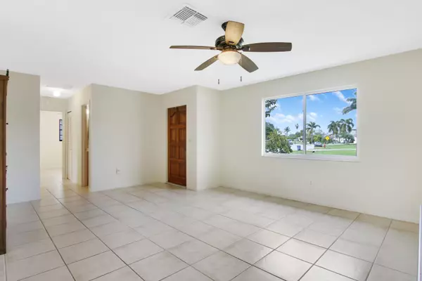 Port Saint Lucie, FL 34984,726 SE Ablett LN