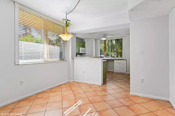 Hypoluxo, FL 33462,500 Scotia DR 101