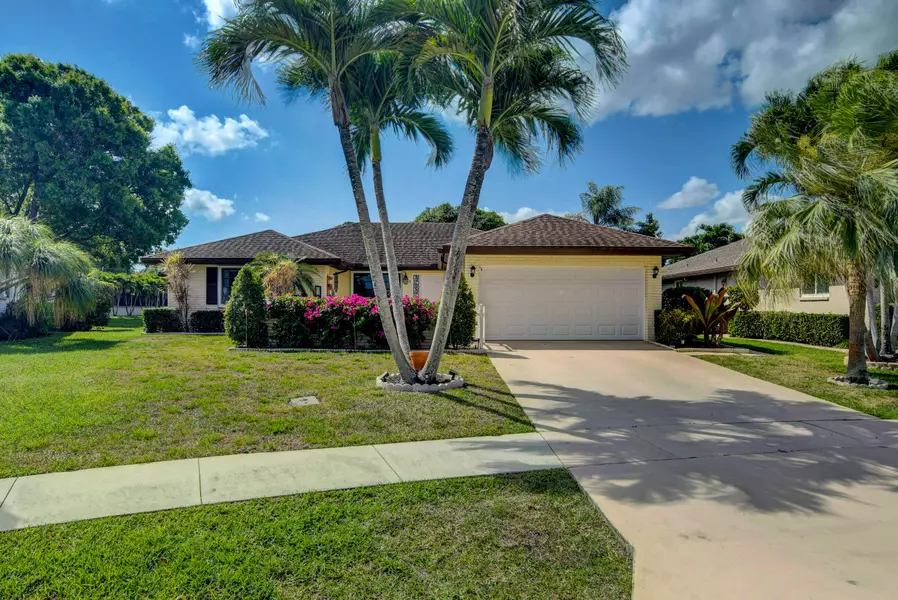 10830 S Greentrail DR, Boynton Beach, FL 33436