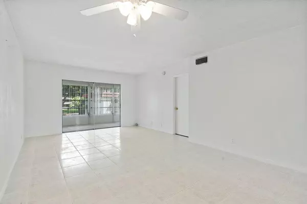 Delray Beach, FL 33446,21 Abbey LN 202