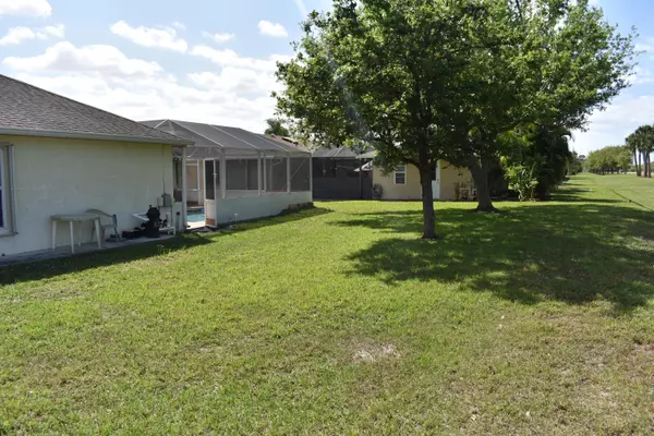 Port Saint Lucie, FL 34984,650 SE Stow TER