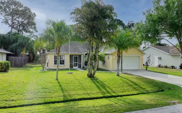 1633 SE Clearmont ST, Port Saint Lucie, FL 34983