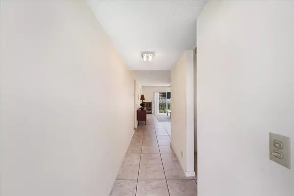 Lake Worth Beach, FL 33460,421 S Lakeside DR 4