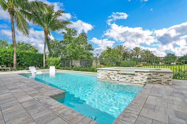 8247 Lawson Bridge LN, Delray Beach, FL 33446