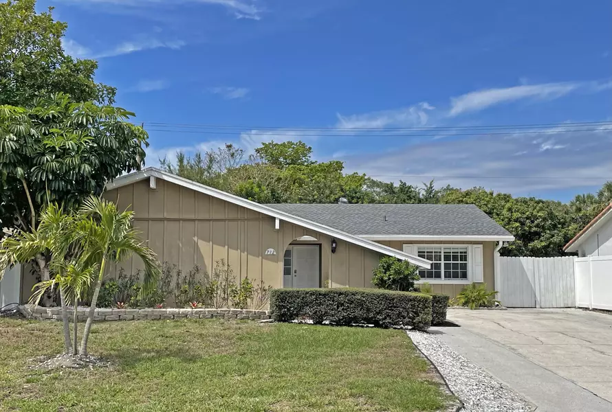 712 Avenue Chaumont AVE, Delray Beach, FL 33445