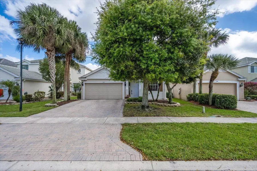 142 Berenger WALK, Royal Palm Beach, FL 33414