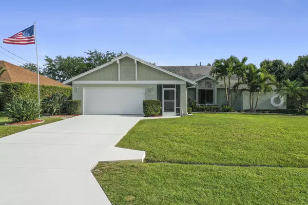 492 SE Majestic TER, Port Saint Lucie, FL 34983