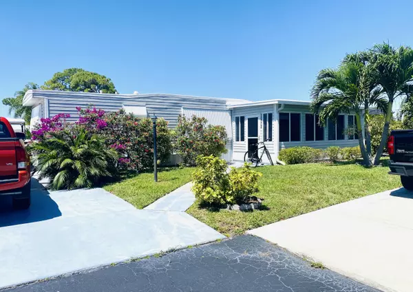 10008 Granada Bay, Boynton Beach, FL 33436