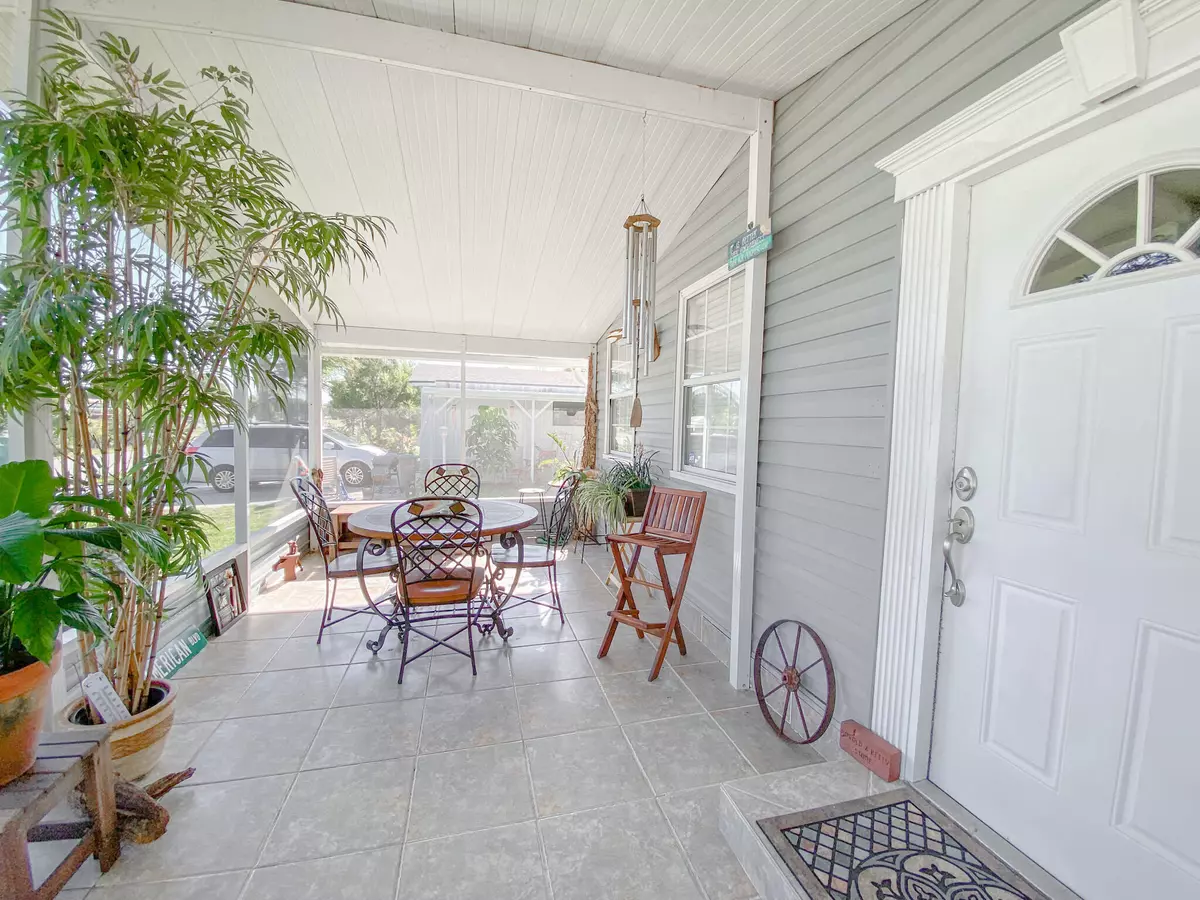 Barefoot Bay, FL 32976,915 Spruce ST