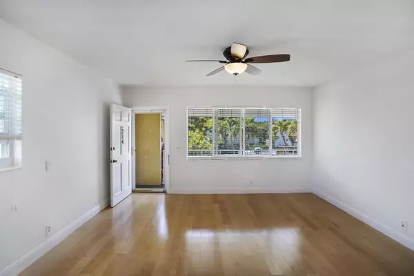 Delray Beach, FL 33483,1001 NE 8th AVE 214