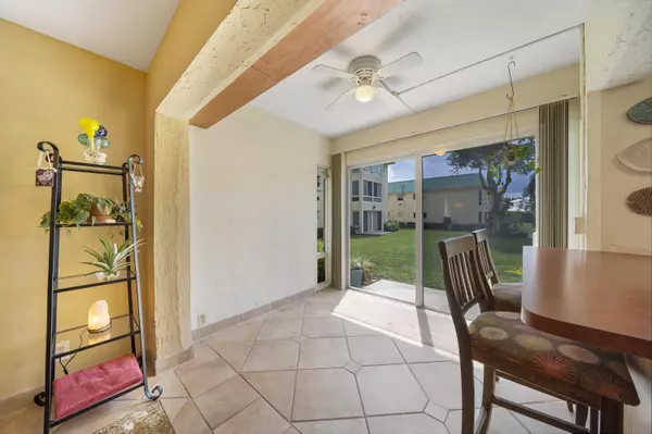 Boynton Beach, FL 33435,33 Colonial Club DR 101