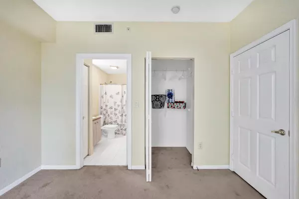 West Palm Beach, FL 33407,1803 N Flagler DR 215