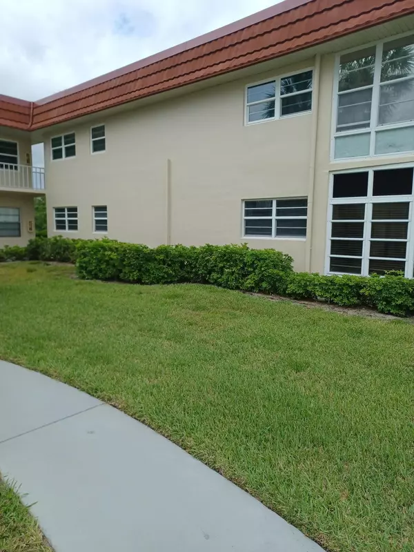 Vero Beach, FL 32962,108 Spring Lake CT 106