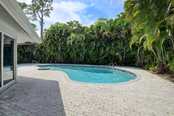 Delray Beach, FL 33445,824 Foxpointe CIR