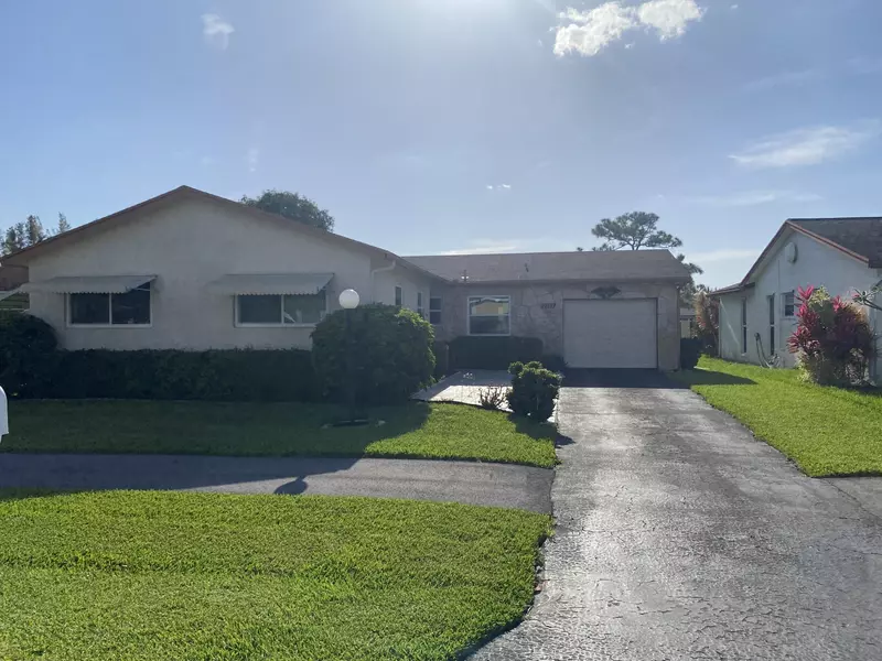 7233 W Pine Park DR, Lake Worth, FL 33467