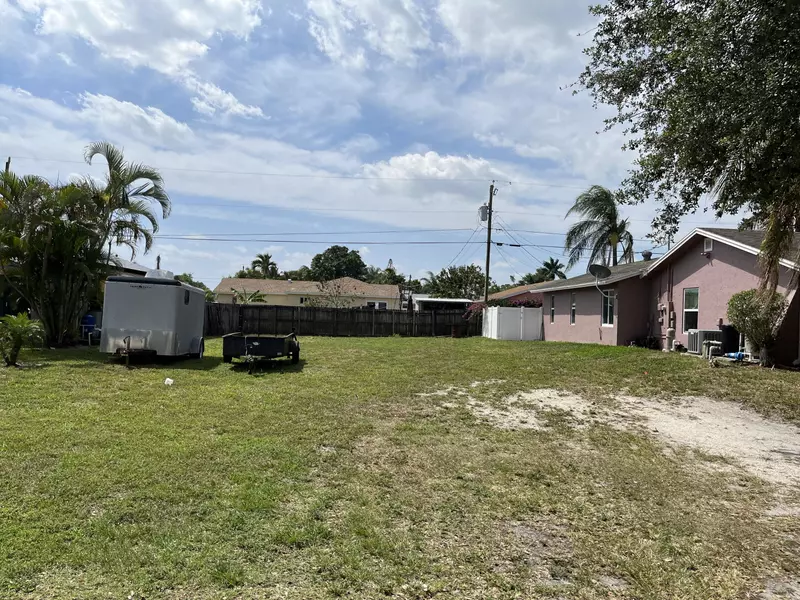 13 & 14 Kitely AVE, Boynton Beach, FL 33436