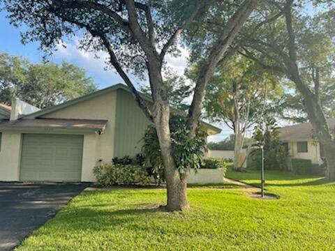 3920 S Arelia DR, Delray Beach, FL 33445