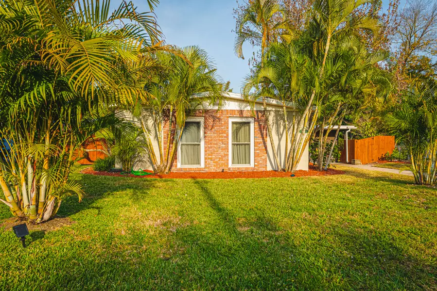 30 Scott LN, Rockledge, FL 32955