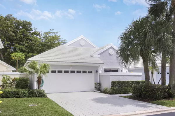 7 Selby LN, Palm Beach Gardens, FL 33418