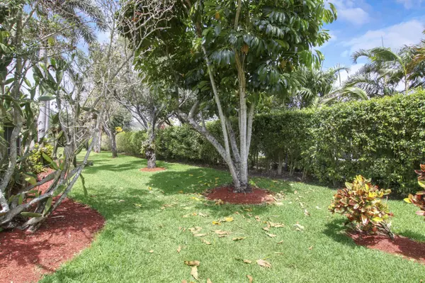 Boynton Beach, FL 33437,5943 Cocowood CT