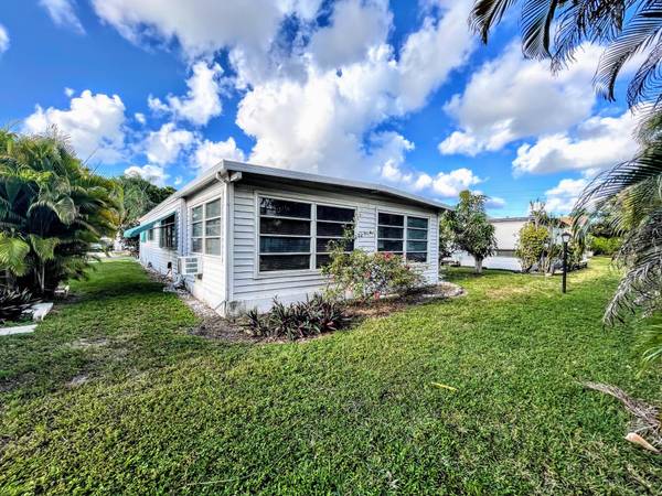 8098 South ST, Boca Raton, FL 33433