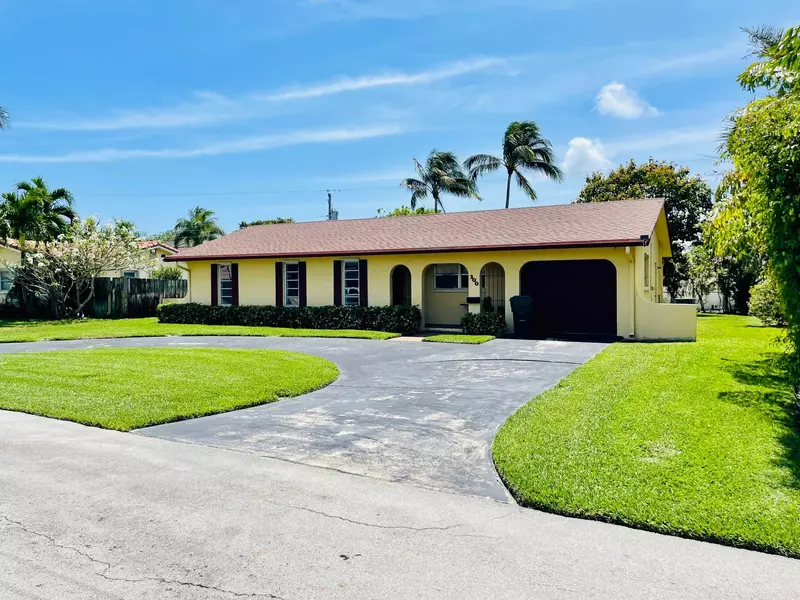 300 NE 26th TER, Boca Raton, FL 33431