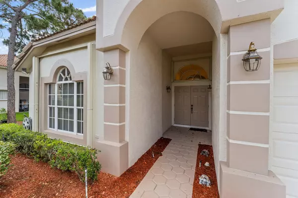 Palm Beach Gardens, FL 33418,462 Woodview CIR