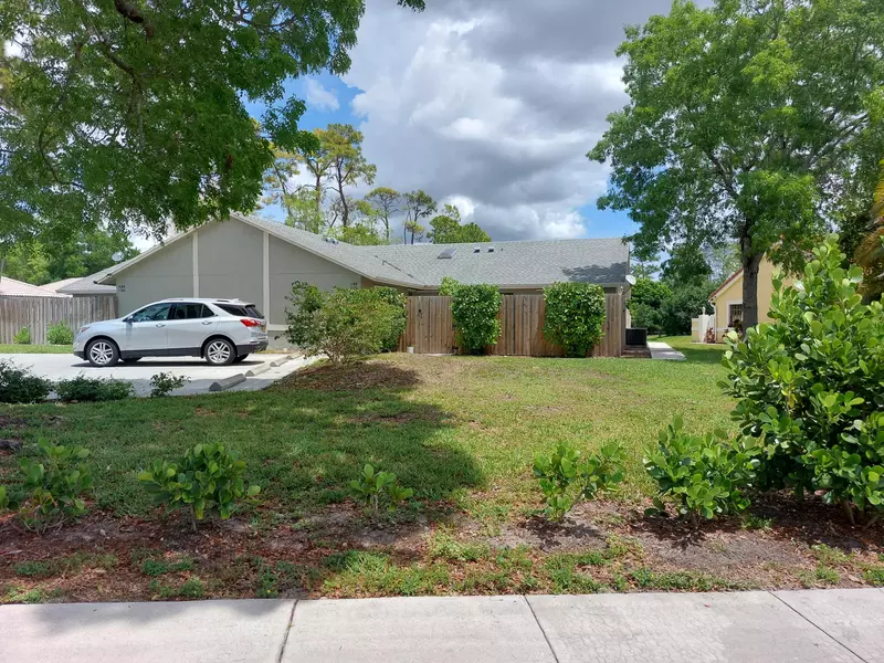 1100 Hyacinth PL, Wellington, FL 33414