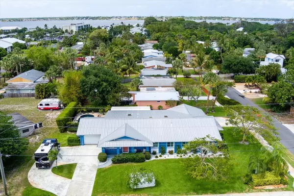 Stuart, FL 34996,292 SE Monterey AVE