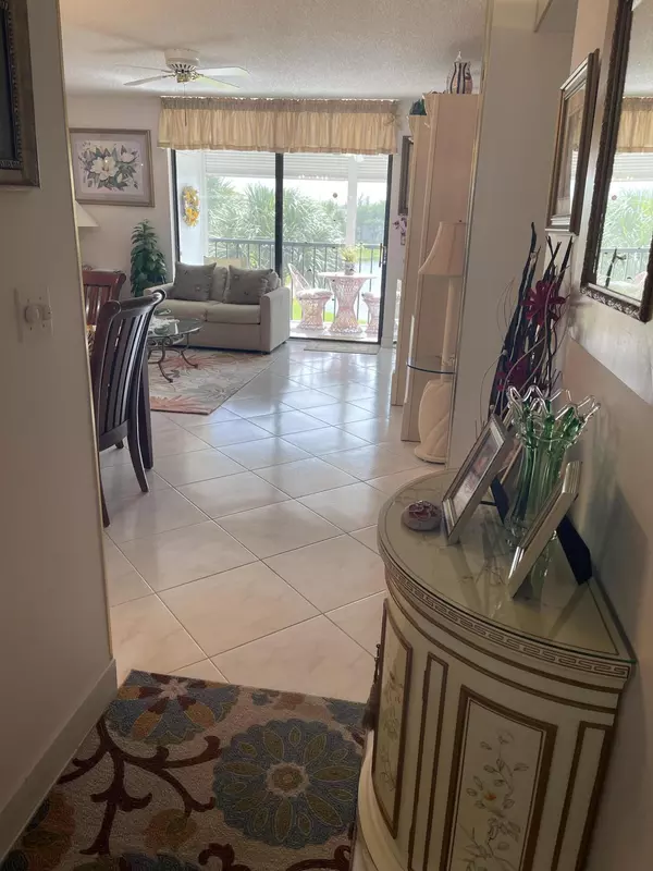 Delray Beach, FL 33484,5370 Las Verdes CIR 312