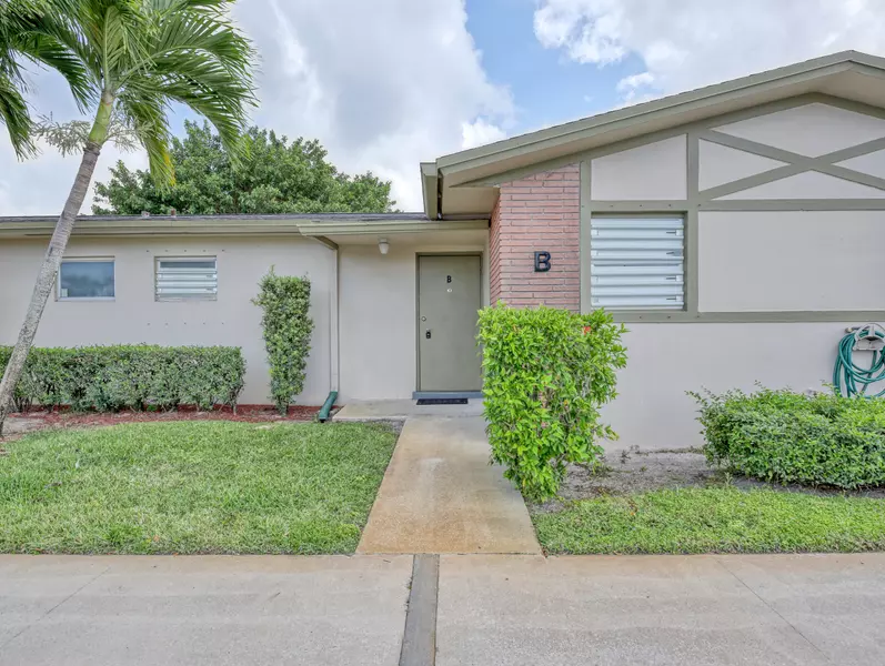 2590 E Barkley DR B, West Palm Beach, FL 33415