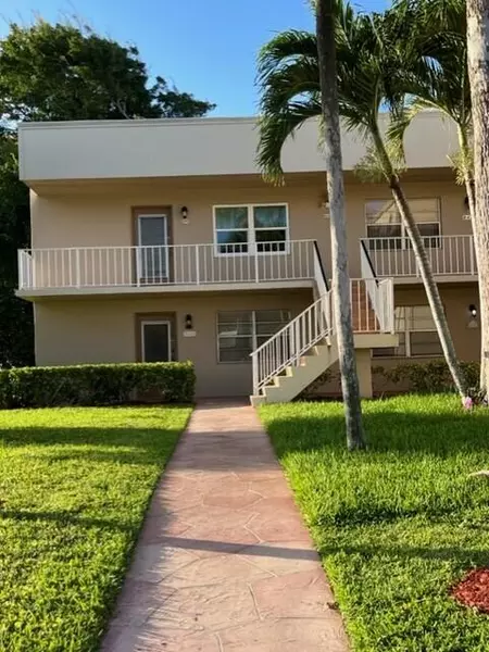 822 Normandy R 822, Delray Beach, FL 33484