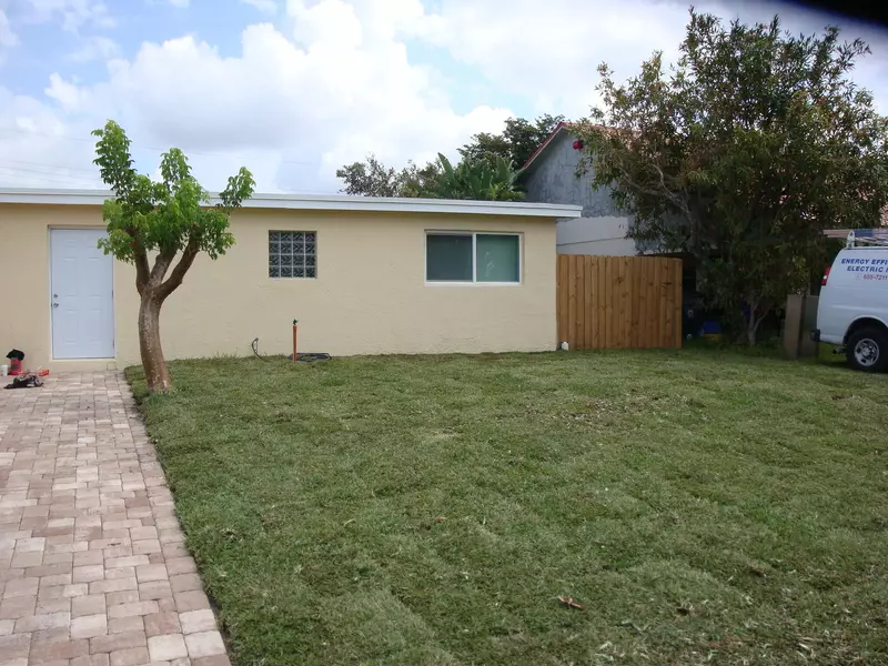 5689 Maypop RD, West Palm Beach, FL 33415