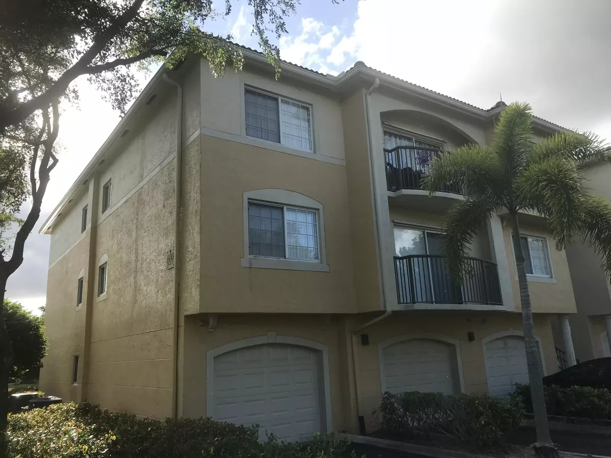 Royal Palm Beach, FL 33411,600 Crestwood CT 608