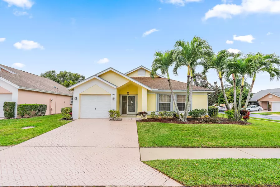 207 N Mocassin TRL, Jupiter, FL 33458