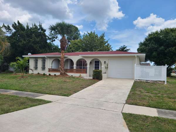 895 SE Festivo CT, Port Saint Lucie, FL 34983