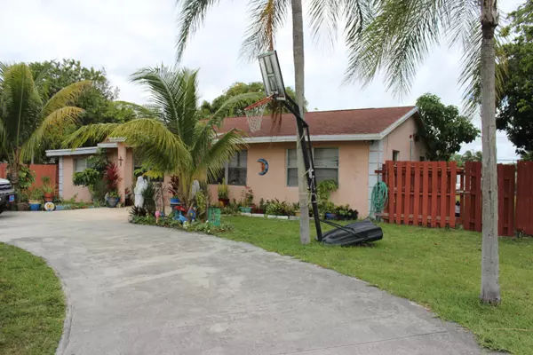 4135 Luzon AVE, Lake Worth, FL 33461